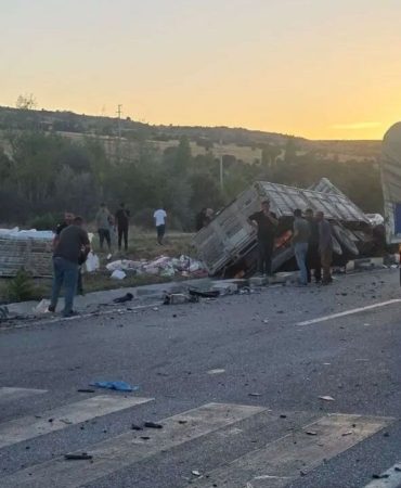 Yalvaç Kavşağında Dehşet Anları: Gaz Tankeri ile Kamyon Birbirine Girdi
