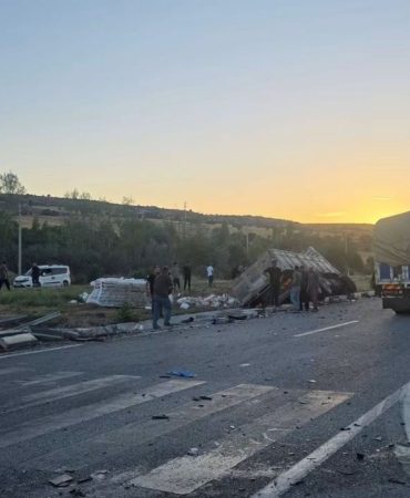 Yalvaç Kavşağında Faciadan Dönüldü: LPG Tankeri ile Kamyon Çarpıştı