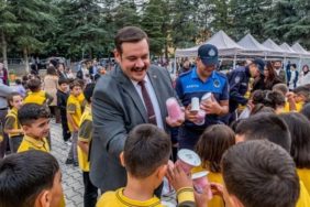 Yalvaç’ta Okul Heyecanı: Başkan Mustafa Kodal’dan Miniklere Tatlı Sürpriz!