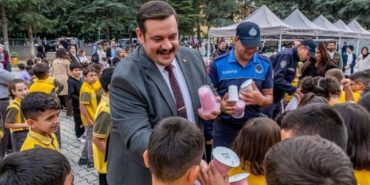 Yalvaç’ta Okul Heyecanı: Başkan Mustafa Kodal’dan Miniklere Tatlı Sürpriz!