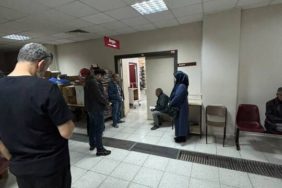 2027’ye Ramak Kala SDÜ Hastanesi’nde Şaşırtan Görüntü: Dijital Çağda Kağıt Kuyruğu Tepki Çekti!