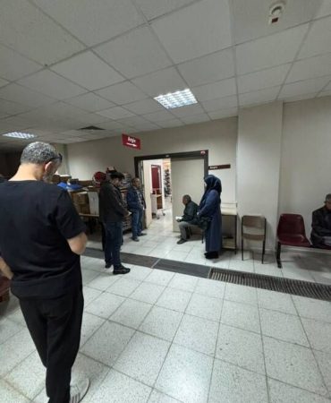 2027’ye Ramak Kala SDÜ Hastanesi’nde Şaşırtan Görüntü: Dijital Çağda Kağıt Kuyruğu Tepki Çekti!