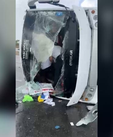 Antalya-Isparta Yolunda Korkunç Kaza: Midibüs Devrildi, Çok Sayıda Yaralı Var!