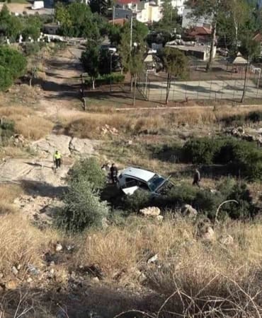 Antalya’da Dehşet Verici Kaza: Otomobil 30 Metrelik Uçuruma Uçtu, Sürücü Yaralı Kurtuldu!