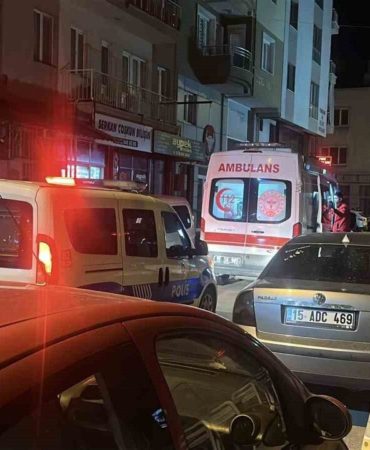 Burdur’da Akıl Almaz Direniş: Yaralı Adam Sağlık Ekiplerine ve Arkadaşlarına ‘Siz Kimsiniz’ Dedi!