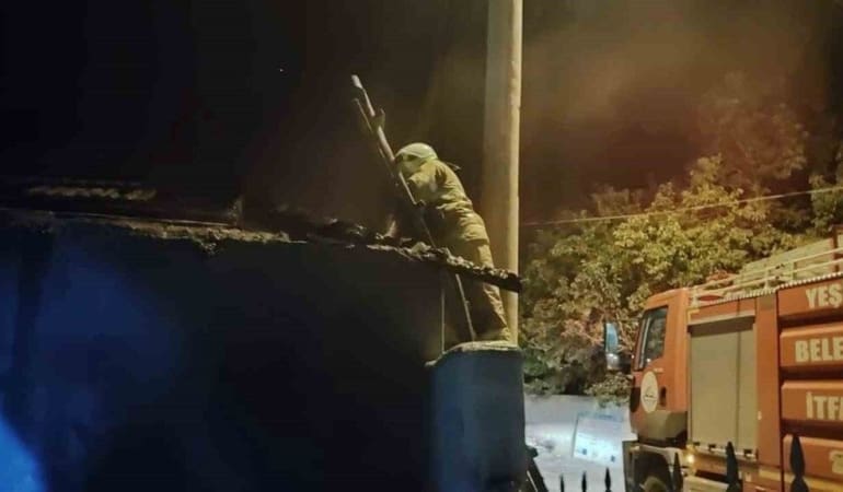 Burdur’da Gece Yarısı Korkutan Yangın: Ahır Alevlere Teslim Oldu!