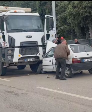 Eğirdir Yolunda Feci Kaza: Şerit İhlali Yapan Otomobil Kamyonun Altına Girdi!