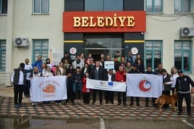Eğirdir’de Kültürel Rotalar Canlandı: Başkan Özer, Avrupa’dan Gelen Misafirlerle Yürüdü!
