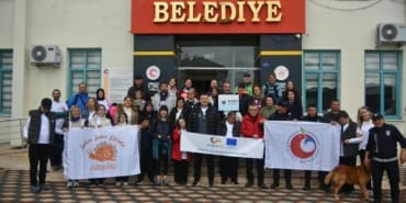 Eğirdir’de Kültürel Rotalar Canlandı: Başkan Özer, Avrupa’dan Gelen Misafirlerle Yürüdü!