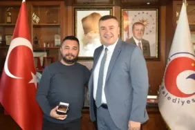 Eğirdir’de Muhtarlar Gününe Özel Buluşma: Başkan Özer’den Anlamlı Jest ve ‘Yol Arkadaşı’ Vurgusu