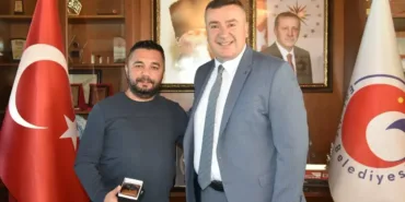 Eğirdir’de Muhtarlar Gününe Özel Buluşma: Başkan Özer’den Anlamlı Jest ve ‘Yol Arkadaşı’ Vurgusu