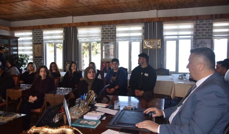 Eğirdir’in Geleceği Gençlerle Şekilleniyor: Başkan Özer, Kırıkkale Üniversitesi Öğrencilerini Ağırladı!