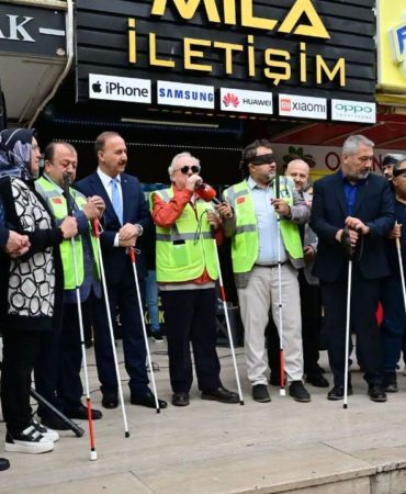 Gözlerini Bağlayıp Beyaz Baston Aldılar: Isparta Protokolünden Anlamlı Empati