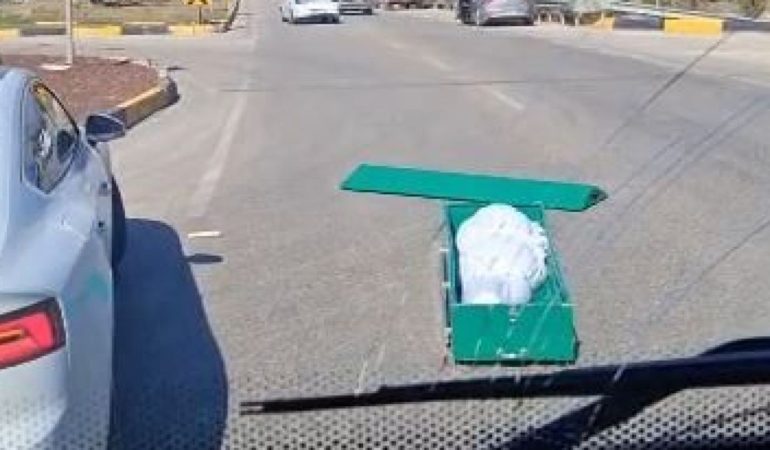 Isparta Akkent Kavşağı’nda Şok Eden Görüntüler: Cenaze Aracından Tabut Yola Savruldu!