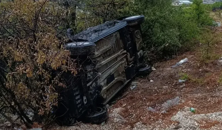 Isparta-Burdur Dağ Yolunda Dehşet! Kontrolden Çıkan Otomobil Ağaçlara Saplandı: 2 Yaralı Kurtarıldı