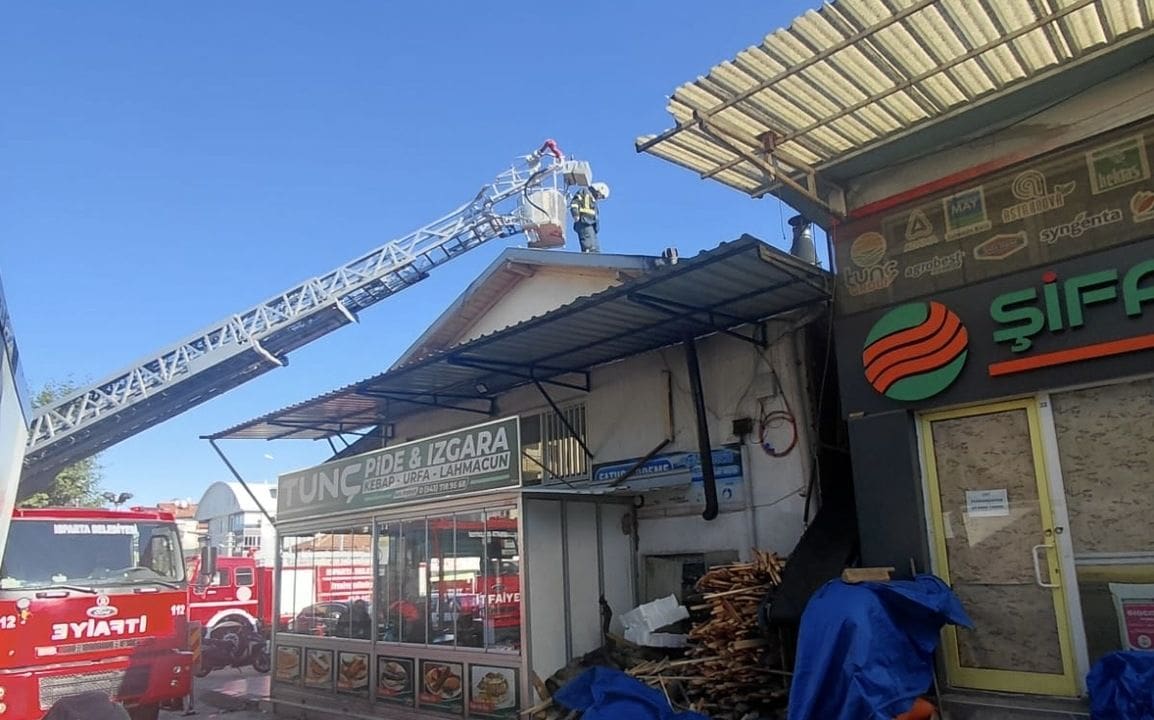 Isparta Davraz’da Pide Salonunda Korkutan Yangın! İtfaiye Hızla Müdahale Etti