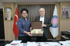 Isparta Gülü Çin’i Fethetti: 100 Milyon İzlenmeli Yayının Ardından Başkan Başdeğirmen’e Özel Ziyaret!