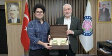 Isparta Gülü Çin’i Fethetti: 100 Milyon İzlenmeli Yayının Ardından Başkan Başdeğirmen’e Özel Ziyaret!