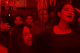 Isparta Otobüsünde Eğlence Tavan Yaptı: Öğrenciler Yolculuğu Festivale Çevirdi, Görüntüler Viral Oldu!