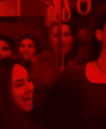 Isparta Otobüsünde Eğlence Tavan Yaptı: Öğrenciler Yolculuğu Festivale Çevirdi, Görüntüler Viral Oldu!