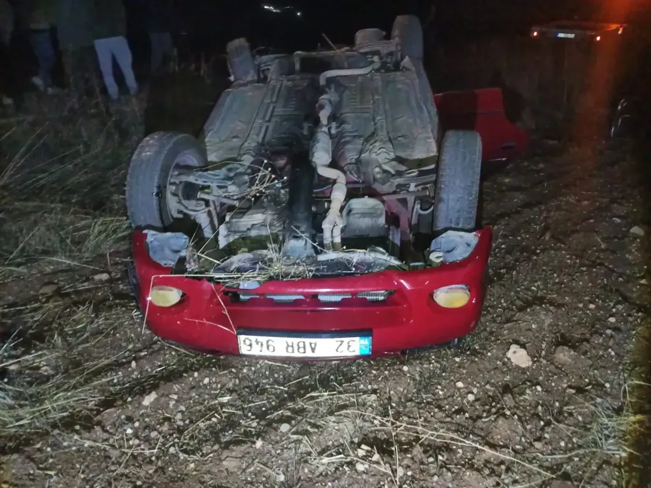 Isparta Şarkikaraağaç’ta Korkunç Kaza: Yol Kenarında Bekleyen Araca Çarptılar, 6 Yaralı!
