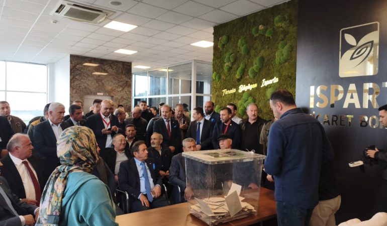 Isparta Ticaret Borsası’nda Hüdai Şahin’den Ezici Zafer! Güven Tazeledi