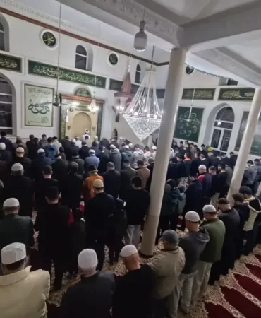 Isparta’da 17 Yıllık Bir Destan: İstiklâl Camii’nin Sabah Namazı Buluşmaları Şehri Kucaklıyor!
