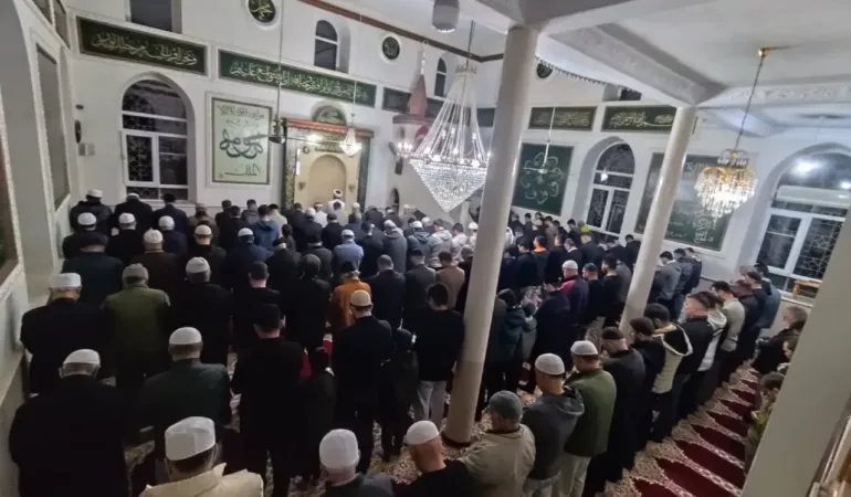 Isparta’da 17 Yıllık Bir Destan: İstiklâl Camii’nin Sabah Namazı Buluşmaları Şehri Kucaklıyor!