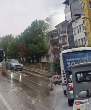 Isparta’da Çift Park Gerilimi: Esnaf İsyan Etti, Otobüsçüler Anlayış İstedi!
