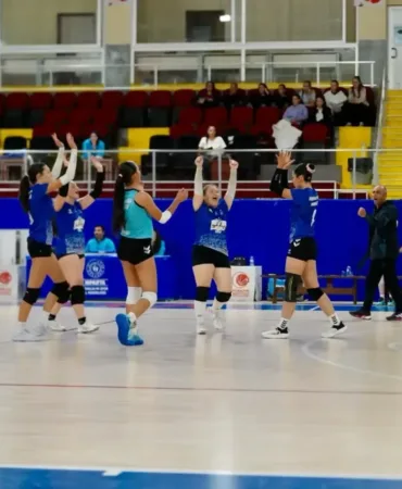Isparta’da Cumhuriyet Kupası Voleybol Heyecanı Başladı: Genç Kızlar Şampiyonluk İçin Filede!