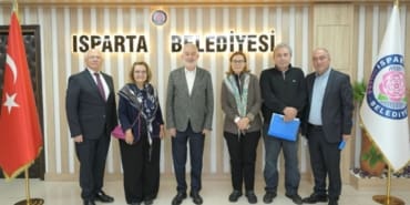 Isparta’da Demirel Rüzgarı! Şevket Demirel’in Kızlarından Başkan Başdeğirmen’e Anlamlı Ziyaret
