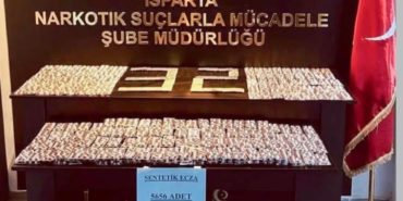 Isparta’da Dev Uyuşturucu Operasyonu: 2 Şüpheli Tutuklandı, Binlerce Sentetik Ecza Ele Geçirildi!