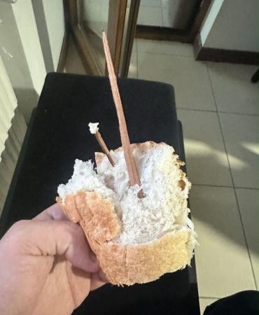 Isparta’da Ekmek Şoku! İçinden Çıra Çıktı, O Anlar Kamerada