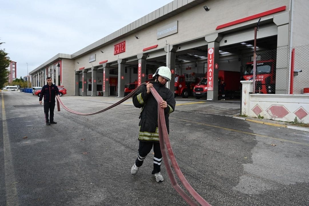 Isparta’da Geleceğin Kahramanları Yetişiyor: İtfaiyeci Adayları Dualarla Sahada!