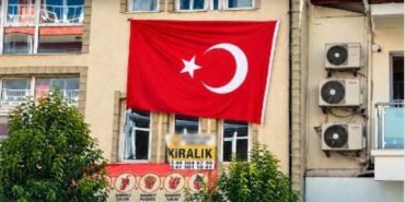 Isparta’da Görüntü Şaşkınlık Yarattı: Türk Bayrağı Ters mi Asıldı?