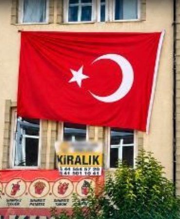 Isparta’da Görüntü Şaşkınlık Yarattı: Türk Bayrağı Ters mi Asıldı?