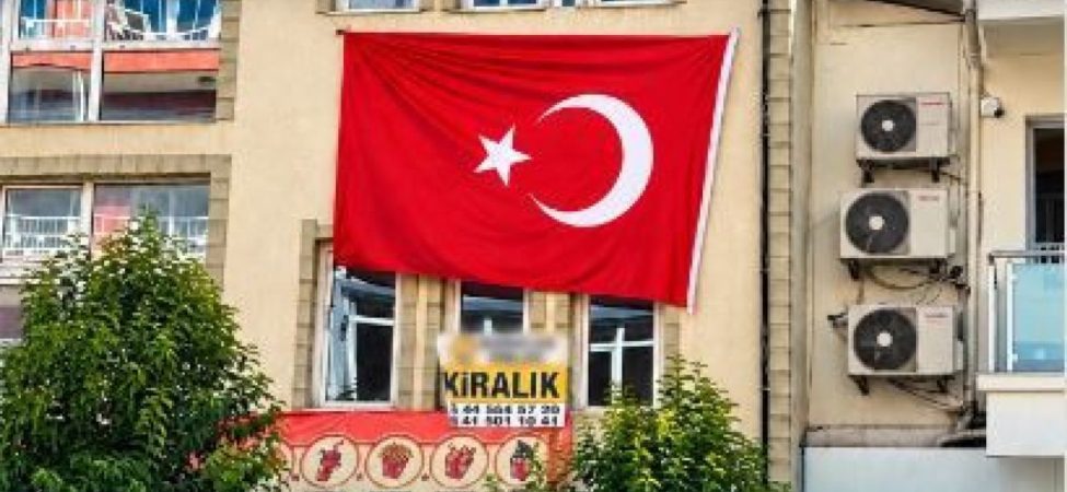 Isparta’da Görüntü Şaşkınlık Yarattı: Türk Bayrağı Ters mi Asıldı?