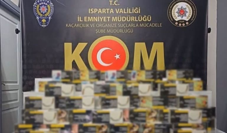 Isparta’da Kaçakçılığa Büyük Darbe! On Binlerce Bandrolsüz Makaron ve Sigara Ele Geçirildi