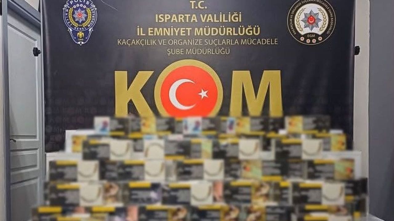 Isparta’da Kaçakçılığa Büyük Darbe! On Binlerce Bandrolsüz Makaron ve Sigara Ele Geçirildi