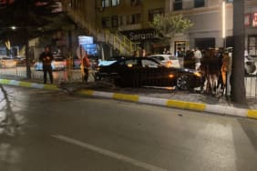 Isparta’da Korkutan Kaza: Otomobil Karşı Şeride Uçtu, Facia Kıl Payı Atlatıldı!