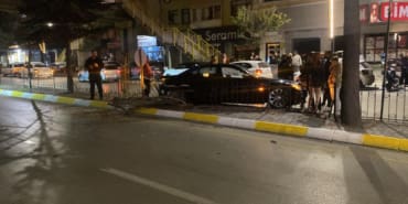 Isparta’da Korkutan Kaza: Otomobil Karşı Şeride Uçtu, Facia Kıl Payı Atlatıldı!