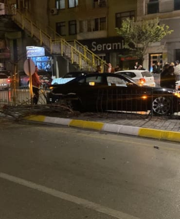 Isparta’da Korkutan Kaza: Otomobil Karşı Şeride Uçtu, Facia Kıl Payı Atlatıldı!