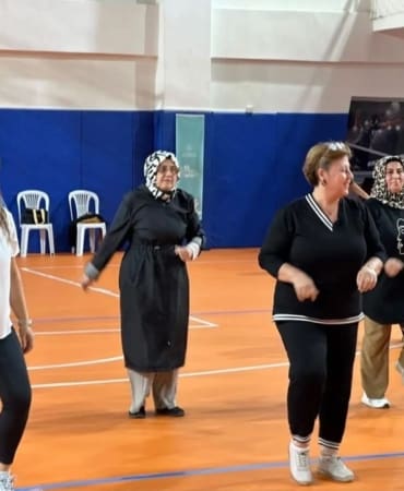Isparta’da ‘Mahallemde Hareket Var’ Coşkusu: Kadınlar Pilatesle Zinde Kalıyor!