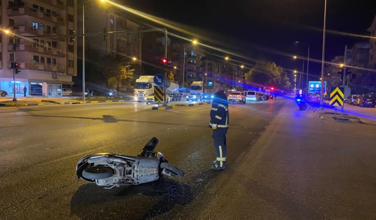 Isparta’da Zincirleme Kaza Paniği: Motosiklet Sürücüsü Yaralandı!