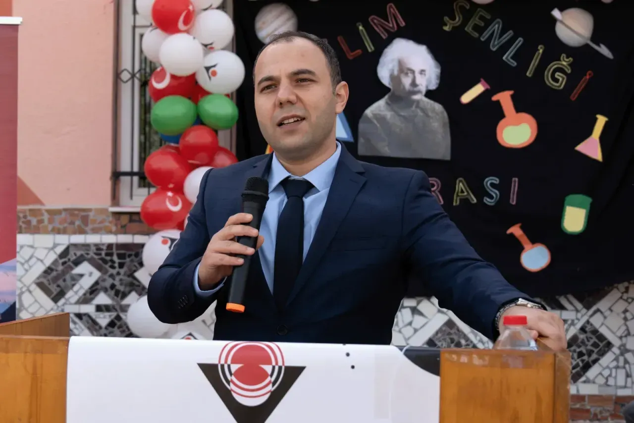 Isparta’nın Köy Okullarında Bilim Rüzgarı Esti! Minik Kaşifler Teleskopla Gökyüzünü, Mikroskopla Hücreleri Keşfetti
