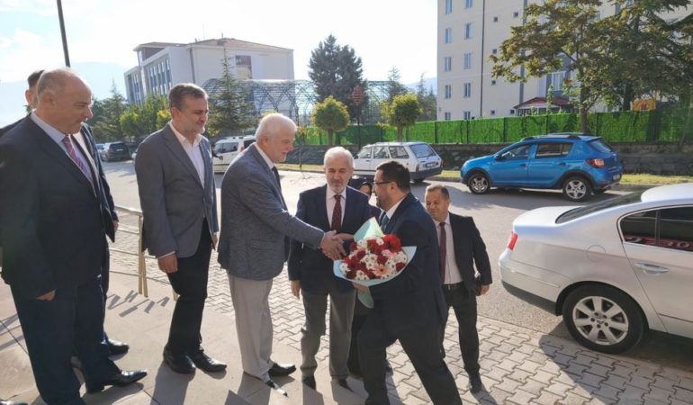 Isparta’nın Yeni Müftüsü Yusuf Eviş Göreve Başladı: İlk Mesajı Dikkat Çekti!