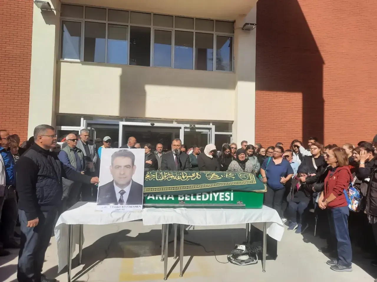 Isparta’yı Yasa Boğan Veda! SDÜ’nün Sevilen Hocası Gözyaşlarıyla Uğurlandı