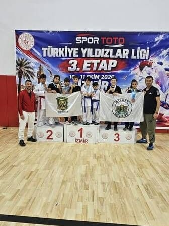 İzmir’de Isparta Rüzgarı: Karate Şampiyonlarından Madalya Yağmuru!