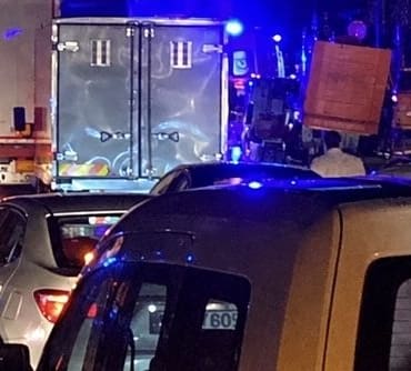 Keçiborlu’da Dehşet Veren Kaza: İşçi Midibüsü Tıra Çarptı, Yaralılar Var!