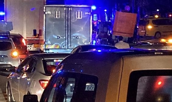 Keçiborlu’da Dehşet Veren Kaza: İşçi Midibüsü Tıra Çarptı, Yaralılar Var!